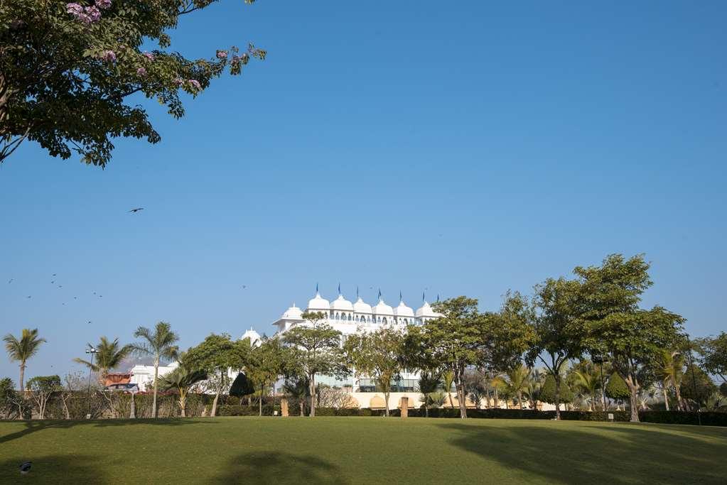 Radisson Blu Udaipur Palace Resort & Spa エクステリア 写真