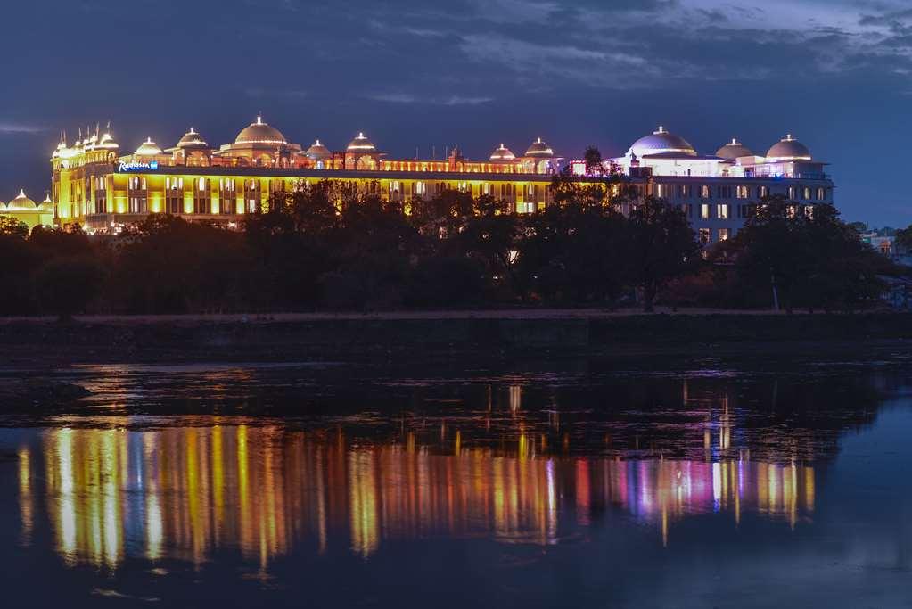 Radisson Blu Udaipur Palace Resort & Spa エクステリア 写真